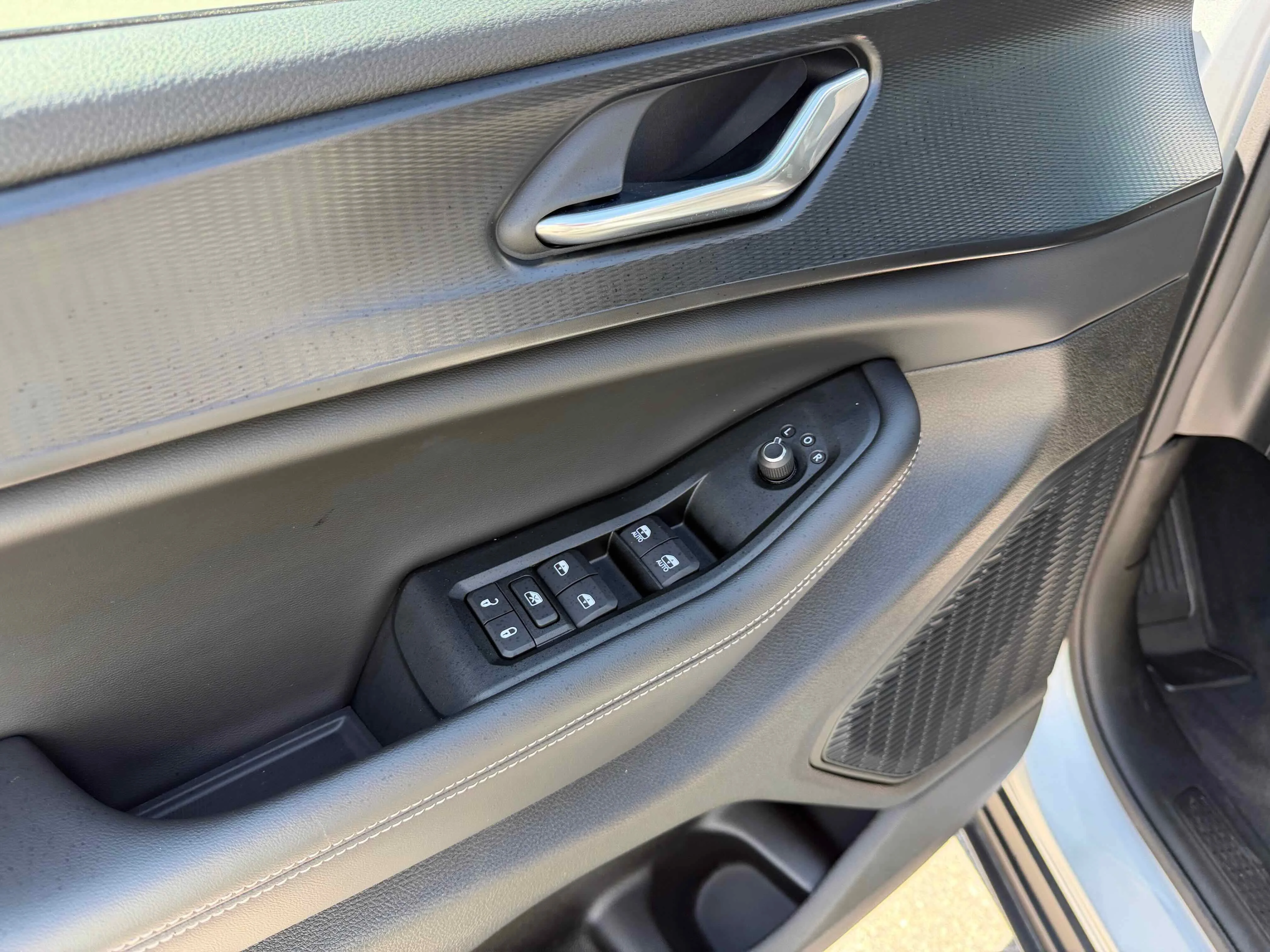 Used 2025 Silver Zynith Jeep Altitude X image 16