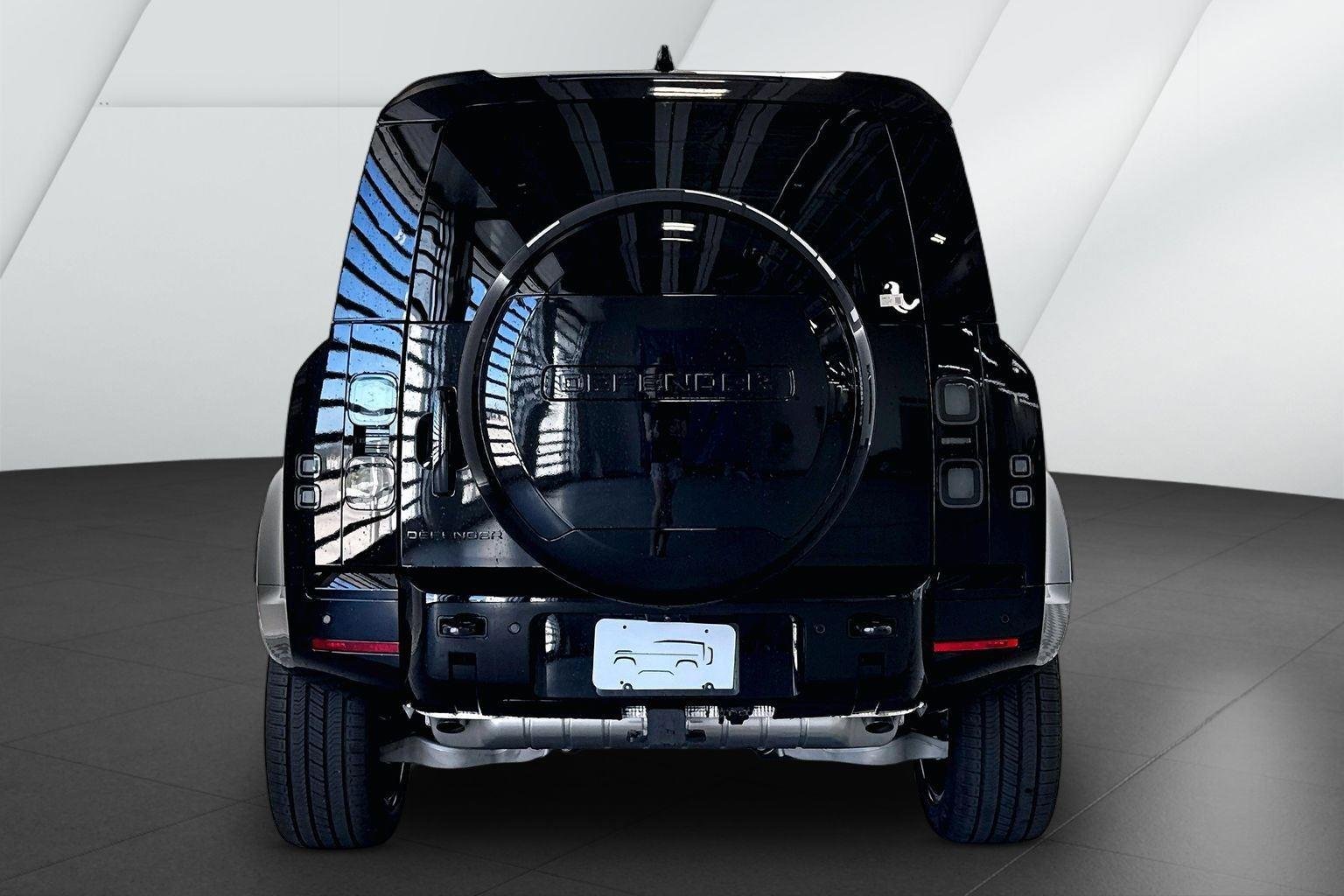 New 2026 Santorini Black Metallic Land Rover X image 7