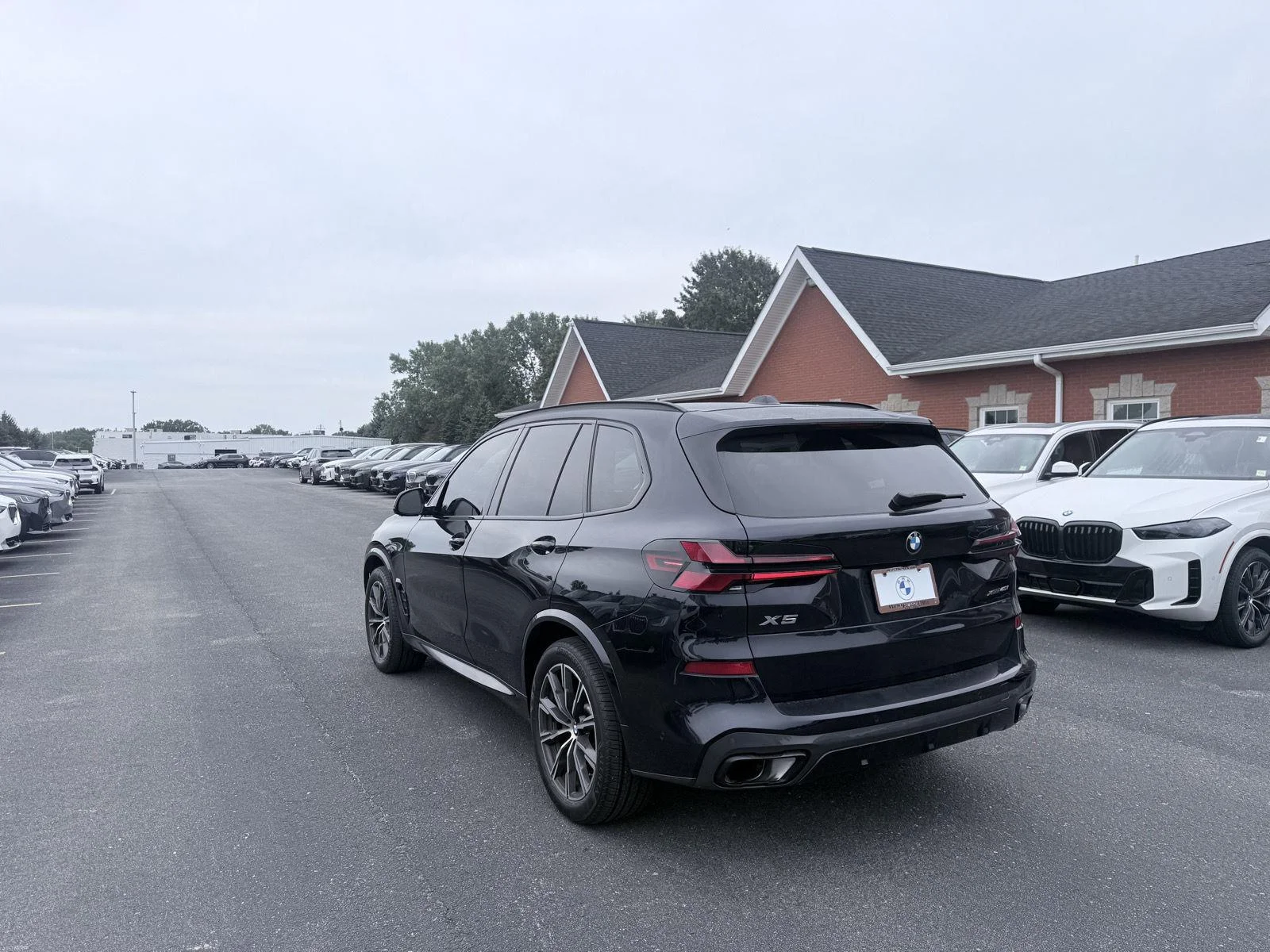 Used 2025 Carbon Black Metallic BMW xDrive40i image 5