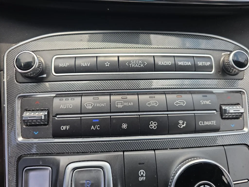 Used 2023 Gray Hyundai SEL image 17