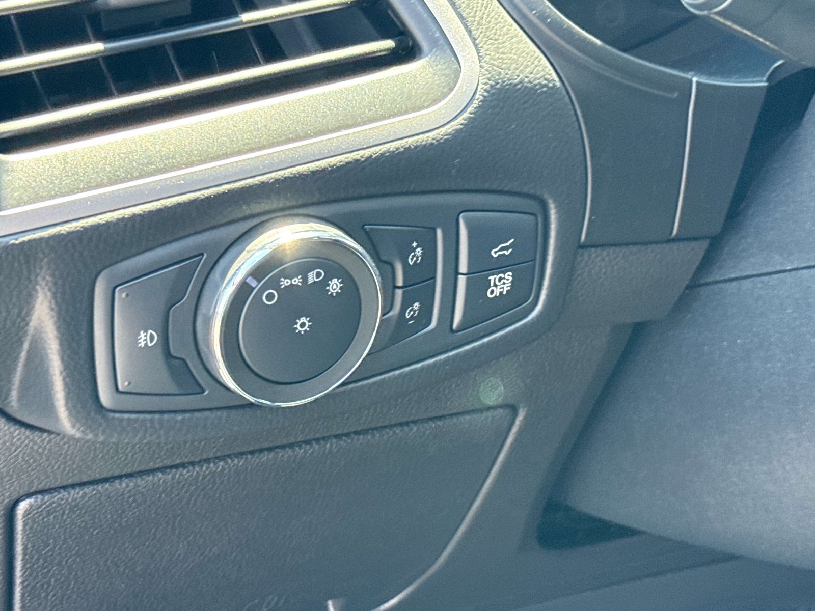 Used 2022 White Ford SEL image 30