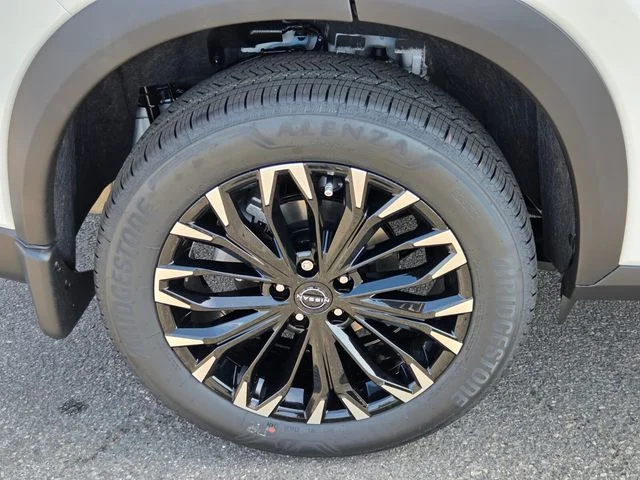 New 2026 Everest White Pearl TriCoat Nissan Dark Armor™ image 8