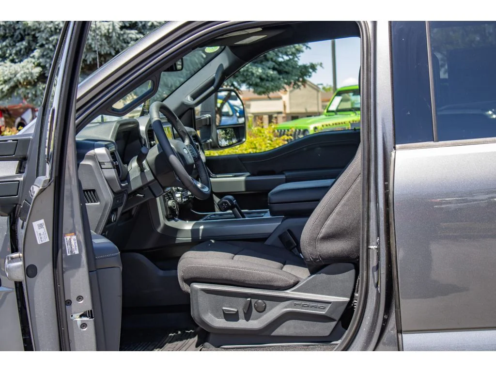 New 2026 CARBONIZED GRAY METALLIC Ford XLT image 32