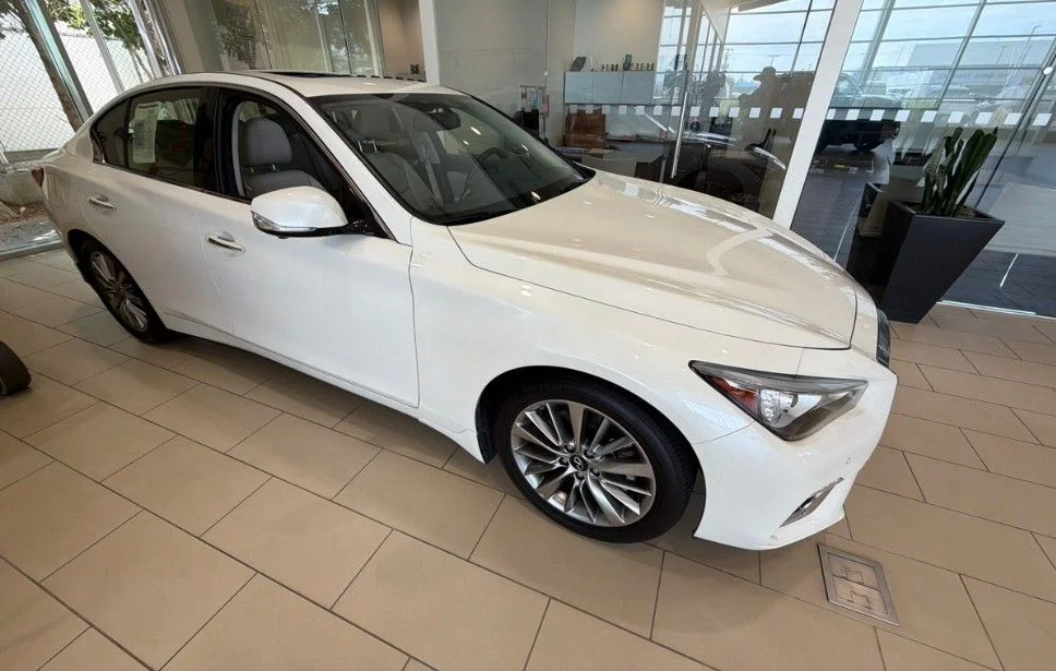 Used 2024 White INFINITI LUXE image 2