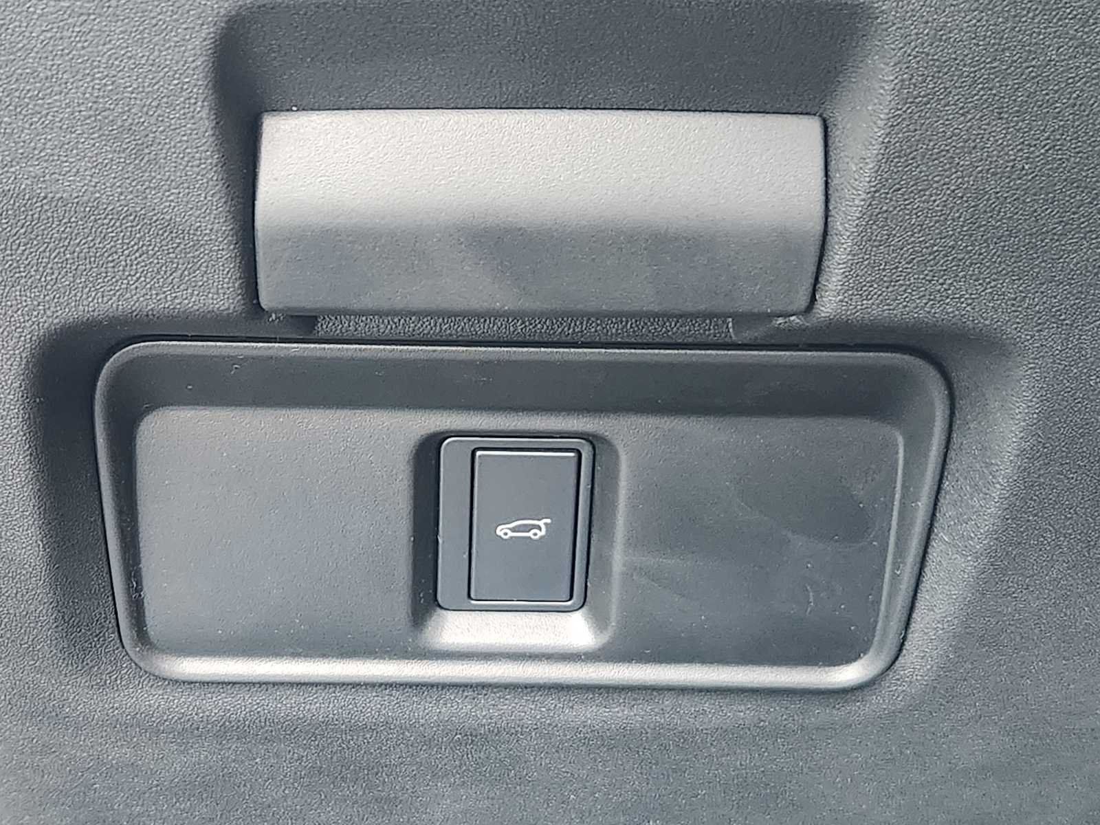New 2026 Fuji White Land Rover Hoxton Edition image 21