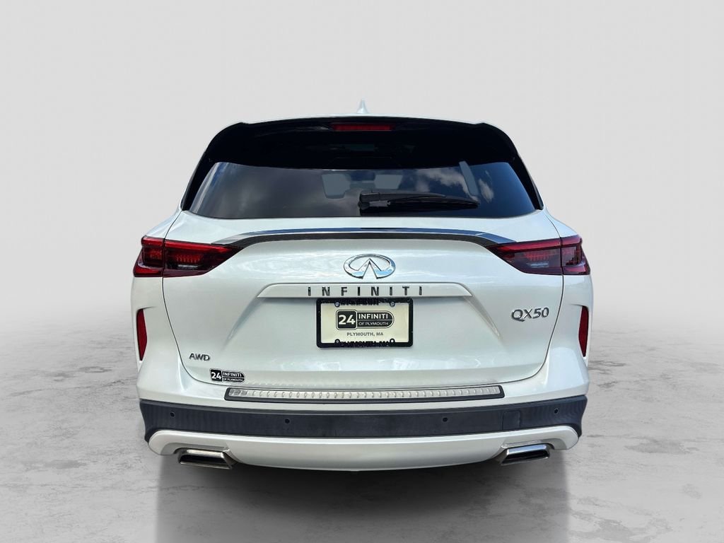 Used 2021 White INFINITI LUXE image 4