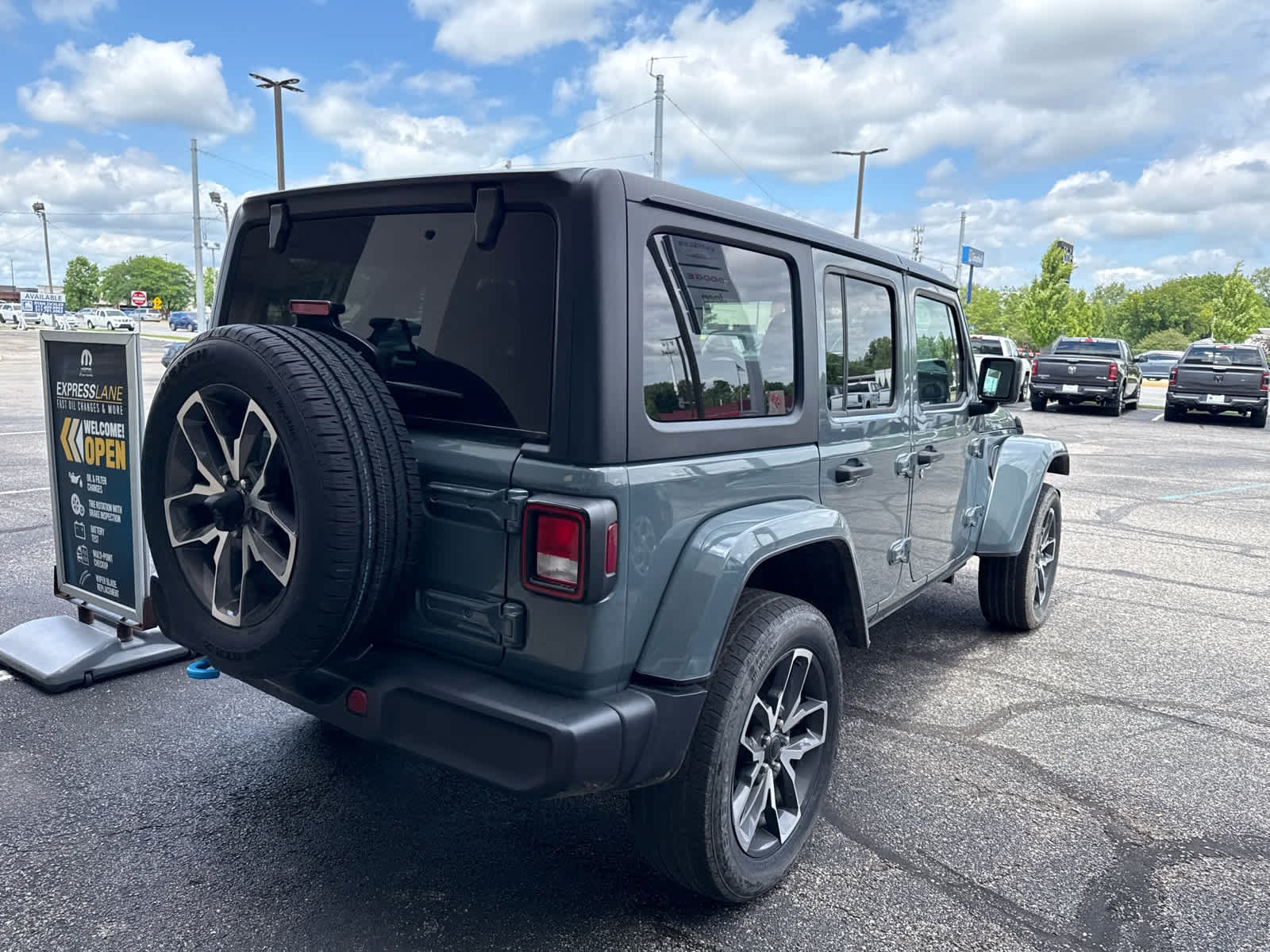 Used 2024 Anvil Clear Coat Jeep Sport S image 5