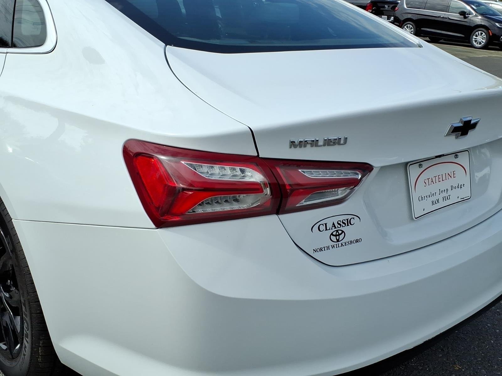 Used 2022 Summit White Chevrolet LT image 16