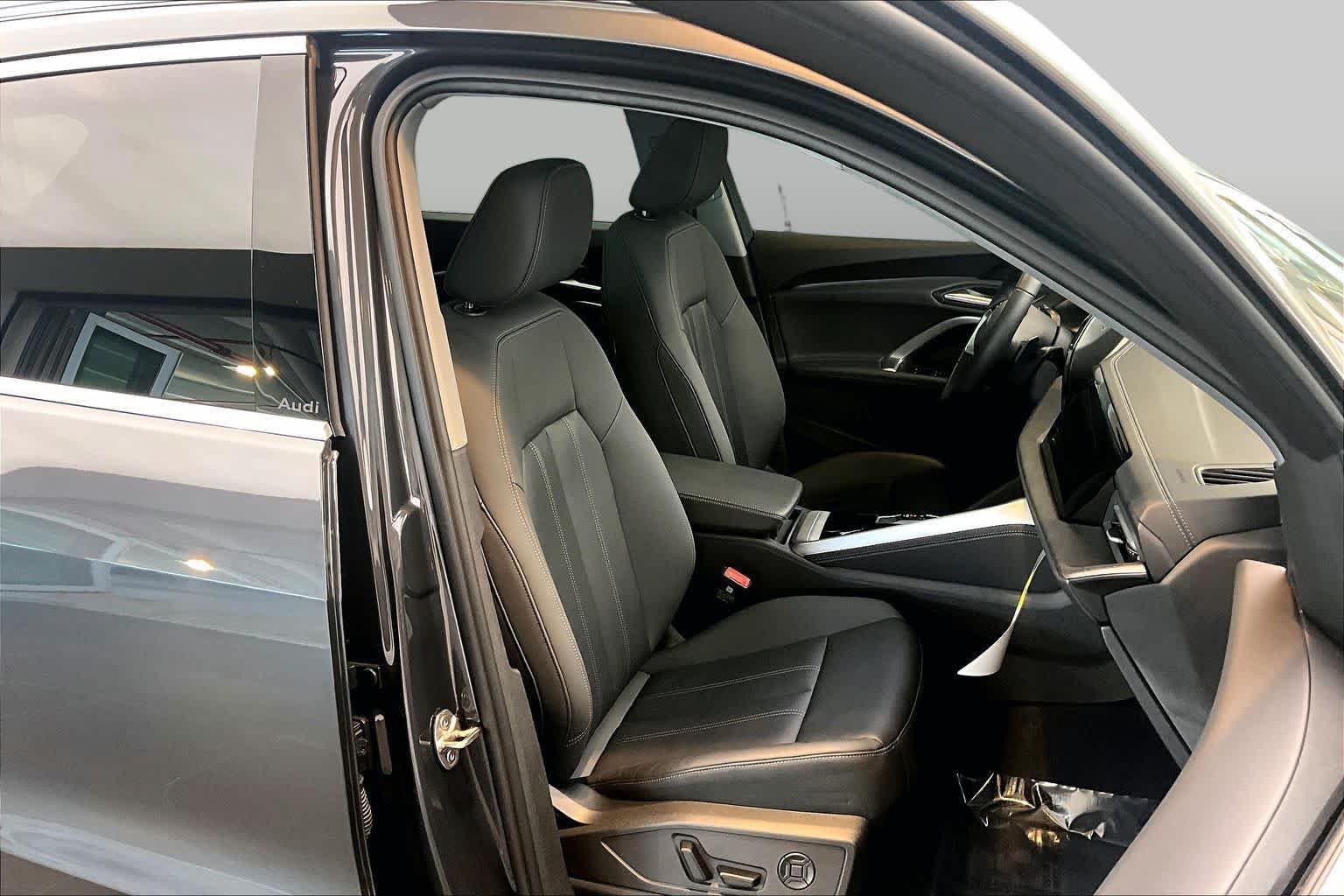 2025 Audi Q5 Premium - Photo 8
