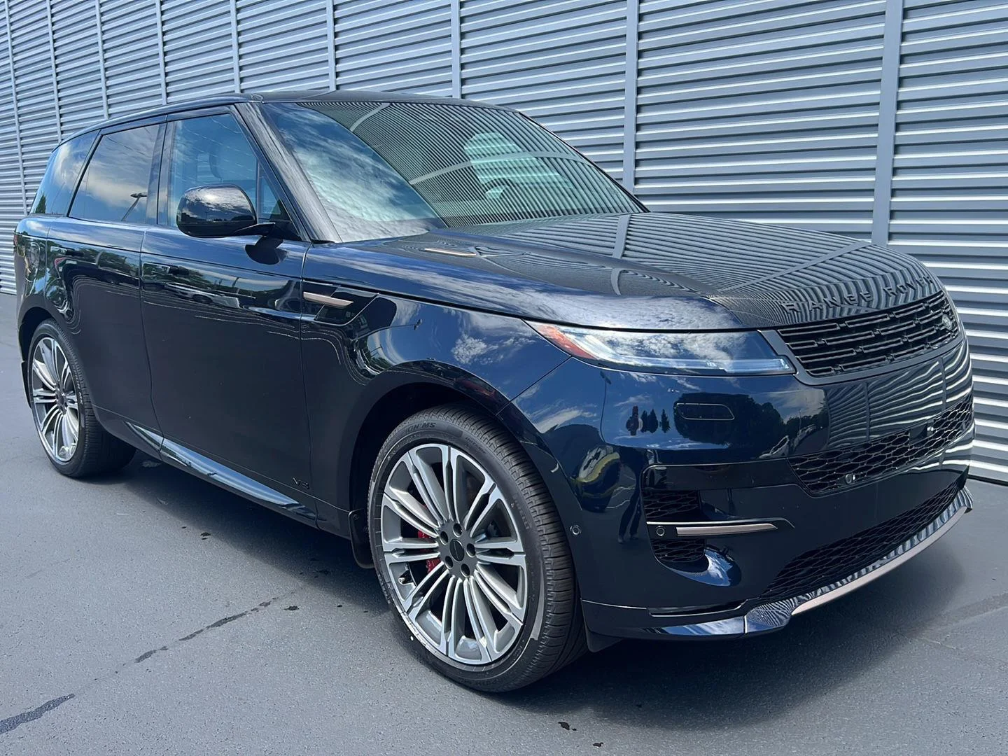 New 2026 Constellation Blue SV Bespoke Ultra Metallic Gloss Land Rover Dynamic SE image 7
