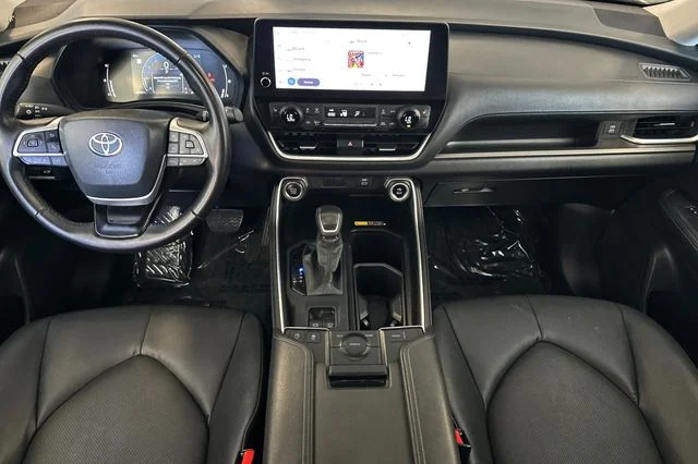 Certified Used 2025 Silver Toyota XLE image 14