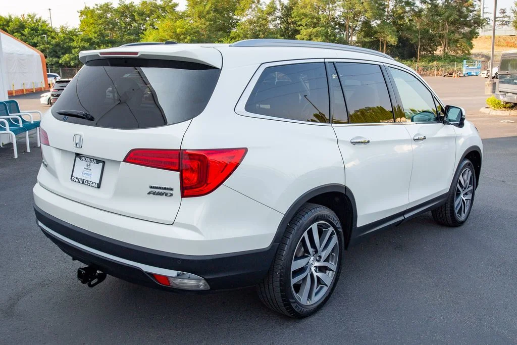 Certified Used 2017 White Diamond Pearl Honda AWD Touring image 14