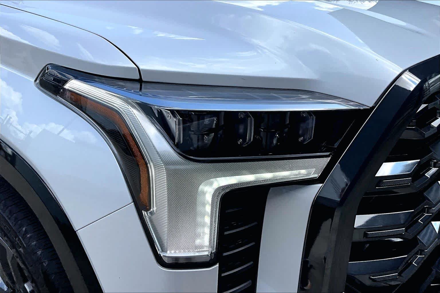 Used 2025 Wind Chill Pearl Toyota Platinum Hybrid image 28