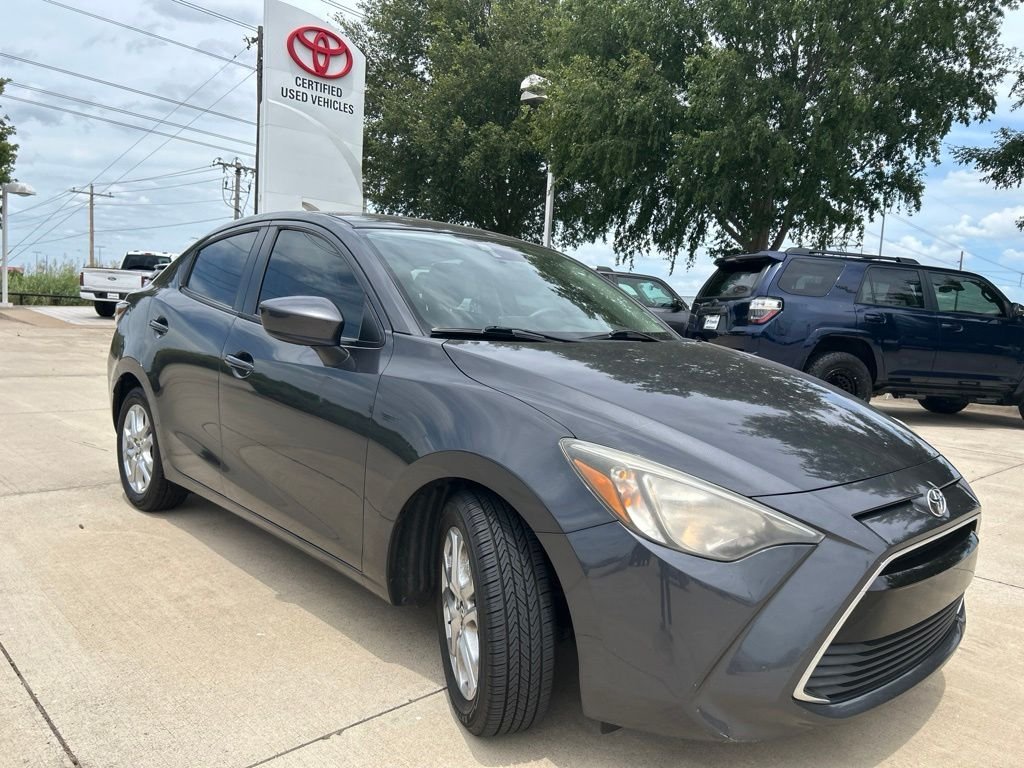 Used 2017 Gray Toyota Base image 3