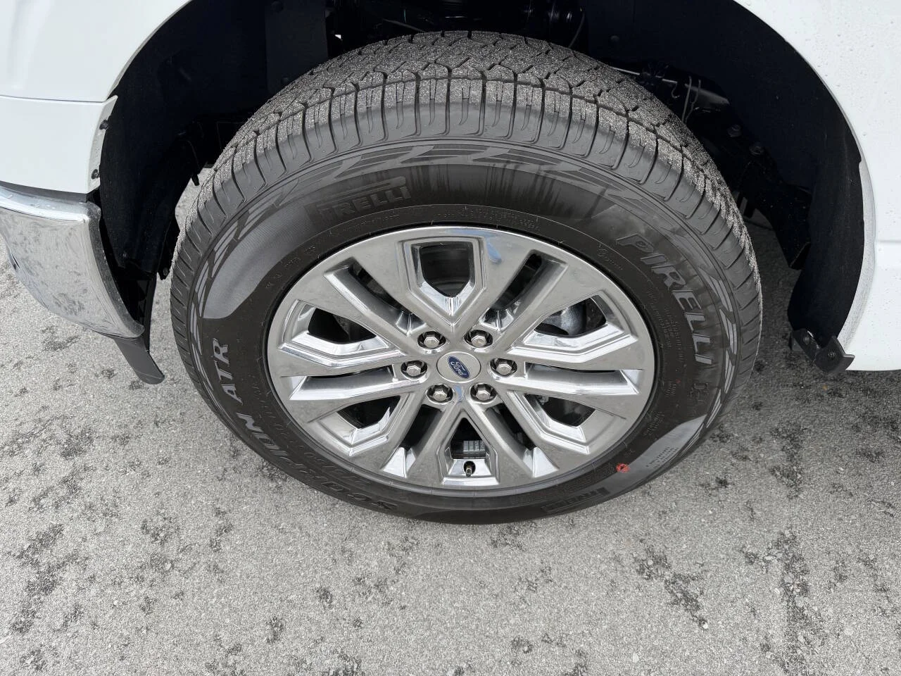 New 2026 Oxford White Ford XLT image 15