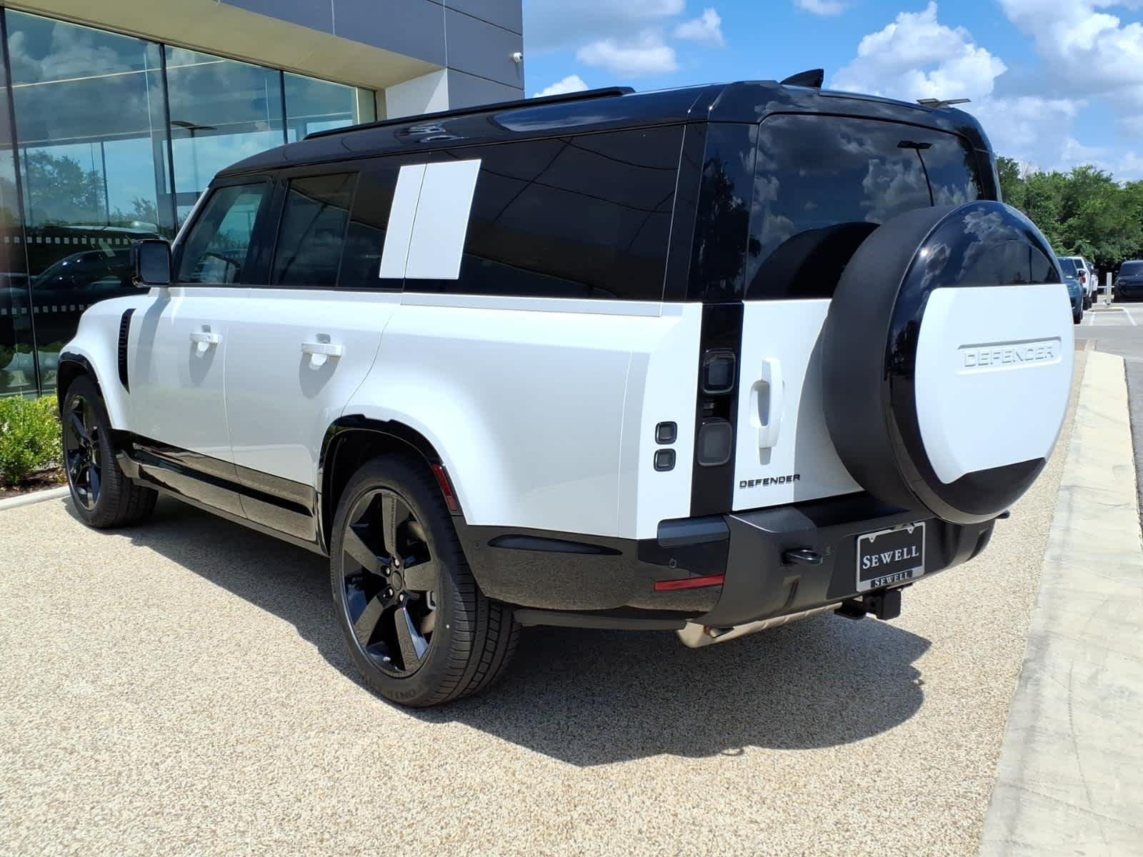 New 2026 Fuji White Land Rover X-Dynamic SE image 4