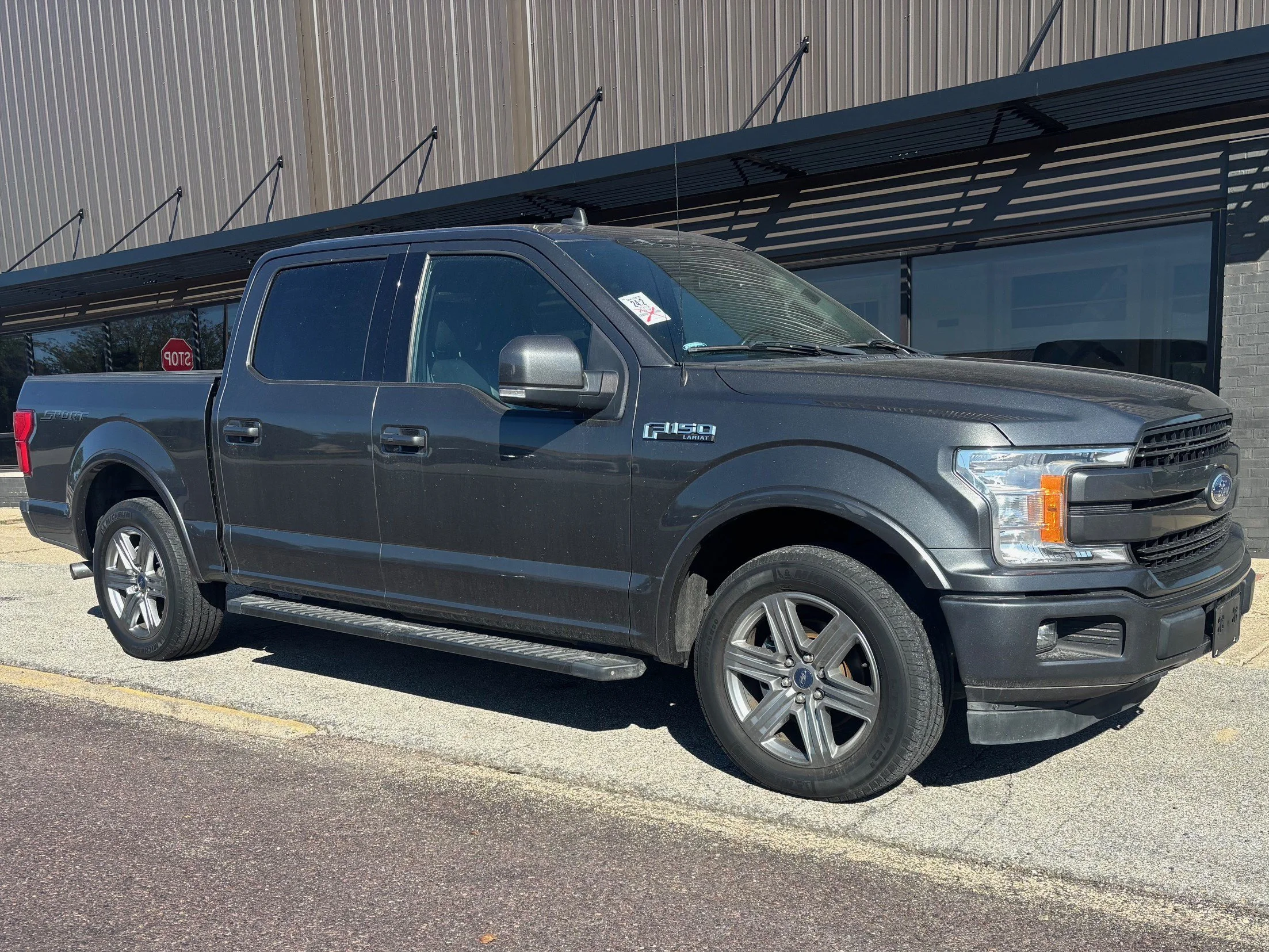 Used 2019 Magnetic Metallic Ford LARIAT image 3