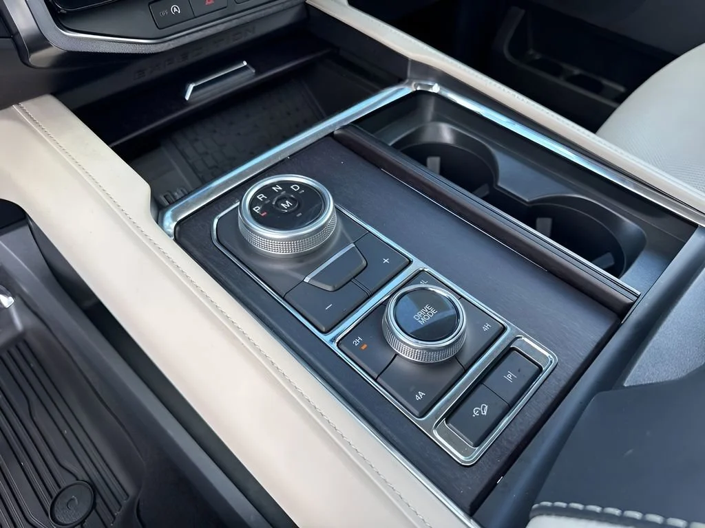 Used 2024  Ford Platinum image 20