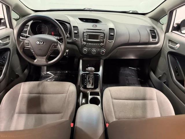 Used 2017 White Kia LX image 25