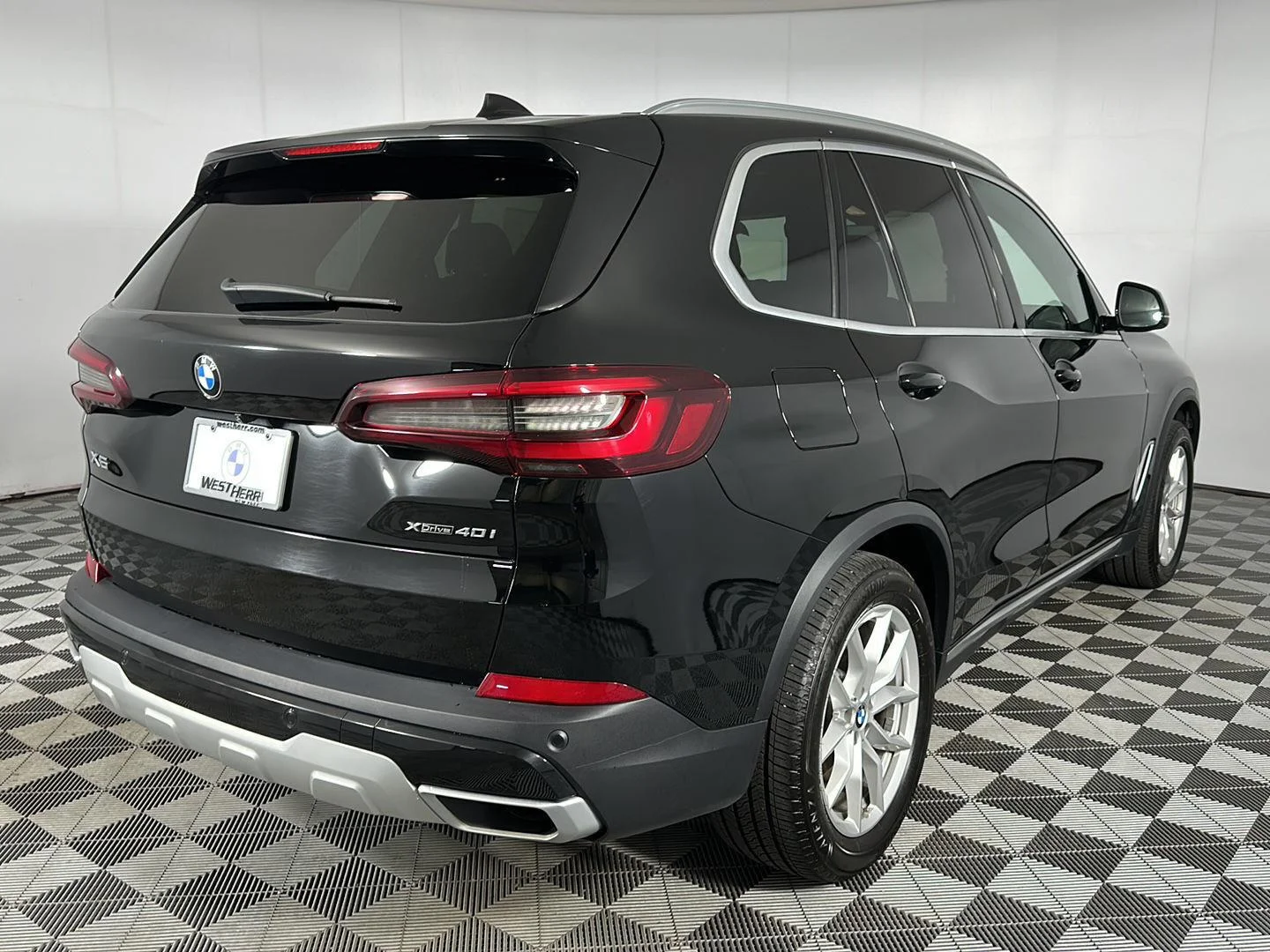 Used 2021 Jet Black BMW xDrive40i image 30