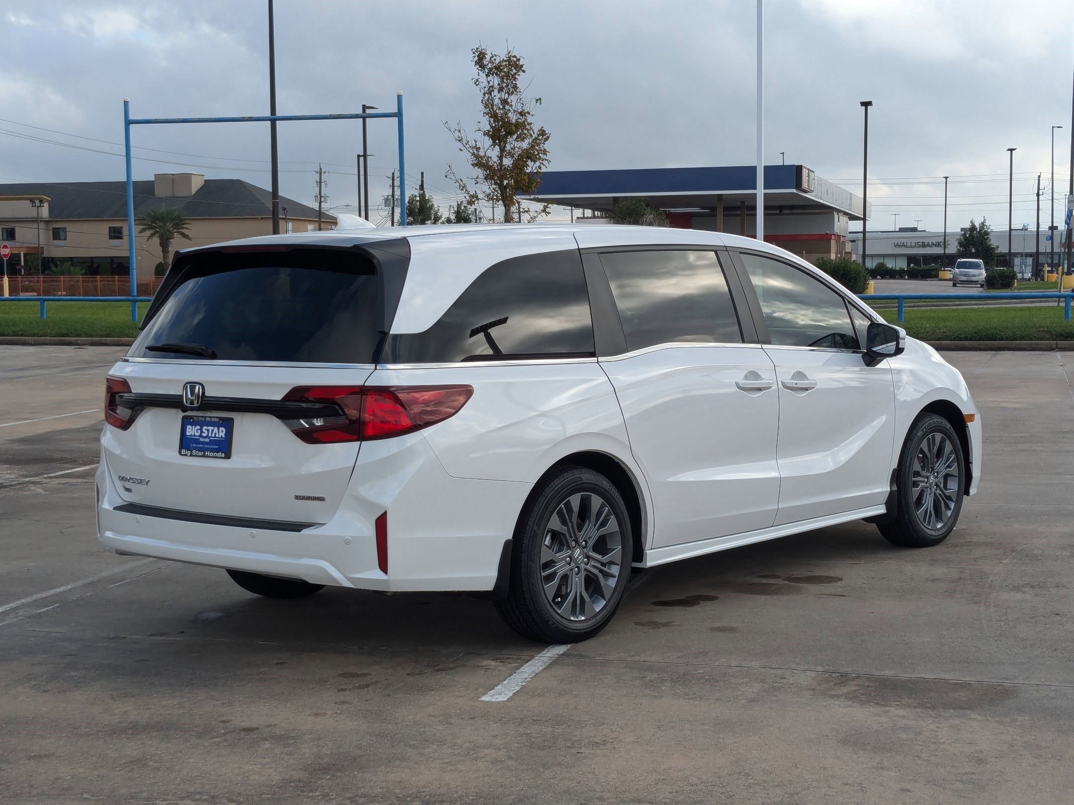 New 2026 Platinum White Pearl Honda Touring image 4