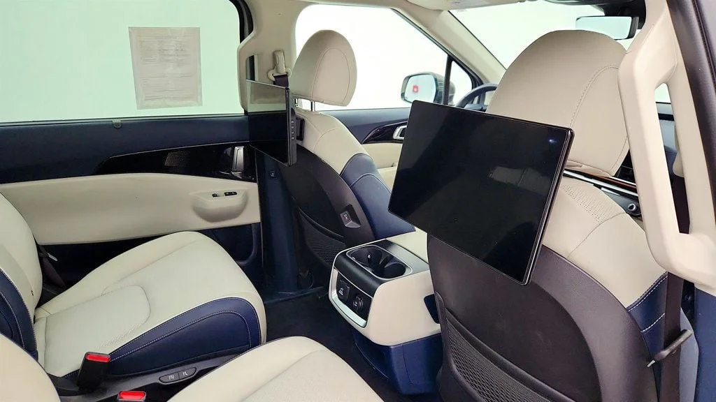 Used 2025 Ivory Silver Kia SX Prestige w/ Dual Rear Entertainment & VIP 2nd Row Seats image 27