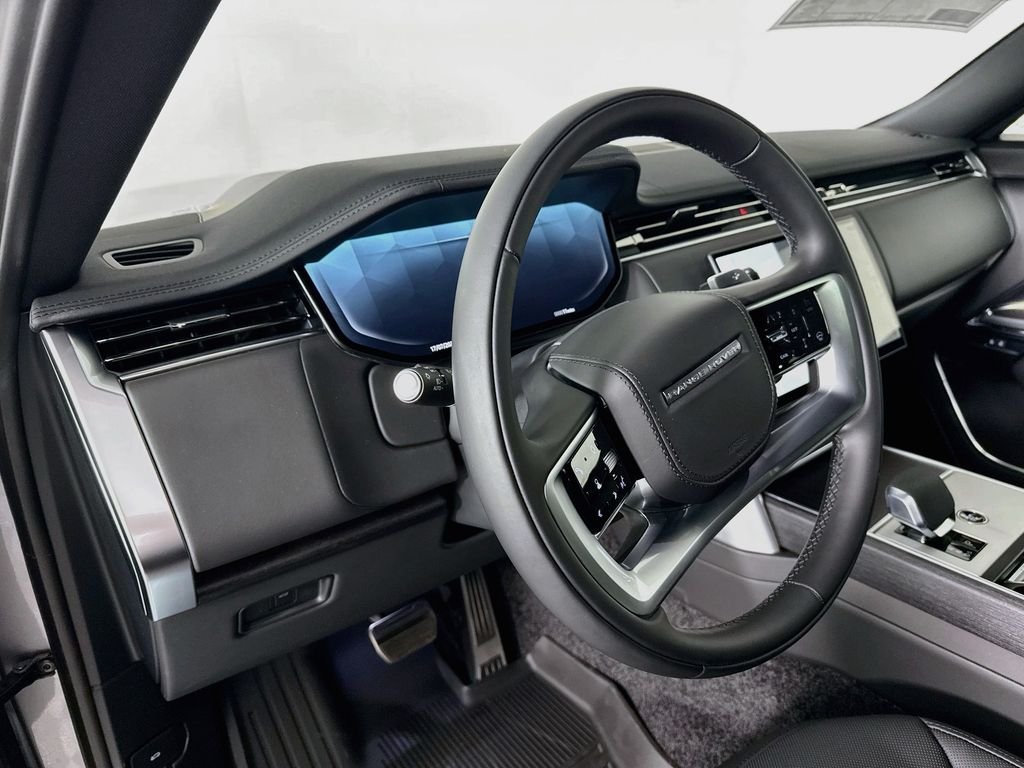 New 2026 Eiger Grey Land Rover SE image 4