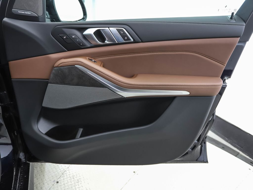 New 2026 Carbon Black Metallic BMW xDrive40i image 29