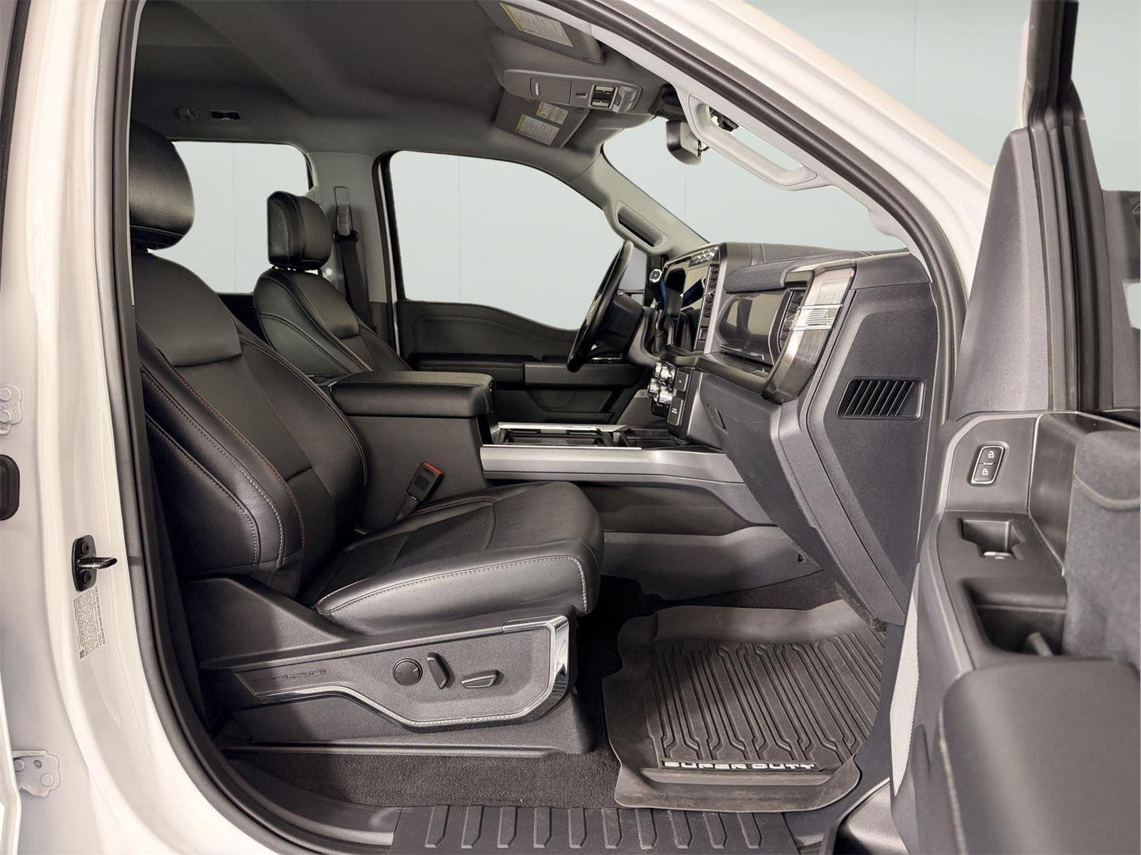 Used 2024 Oxford White Ford LARIAT image 21