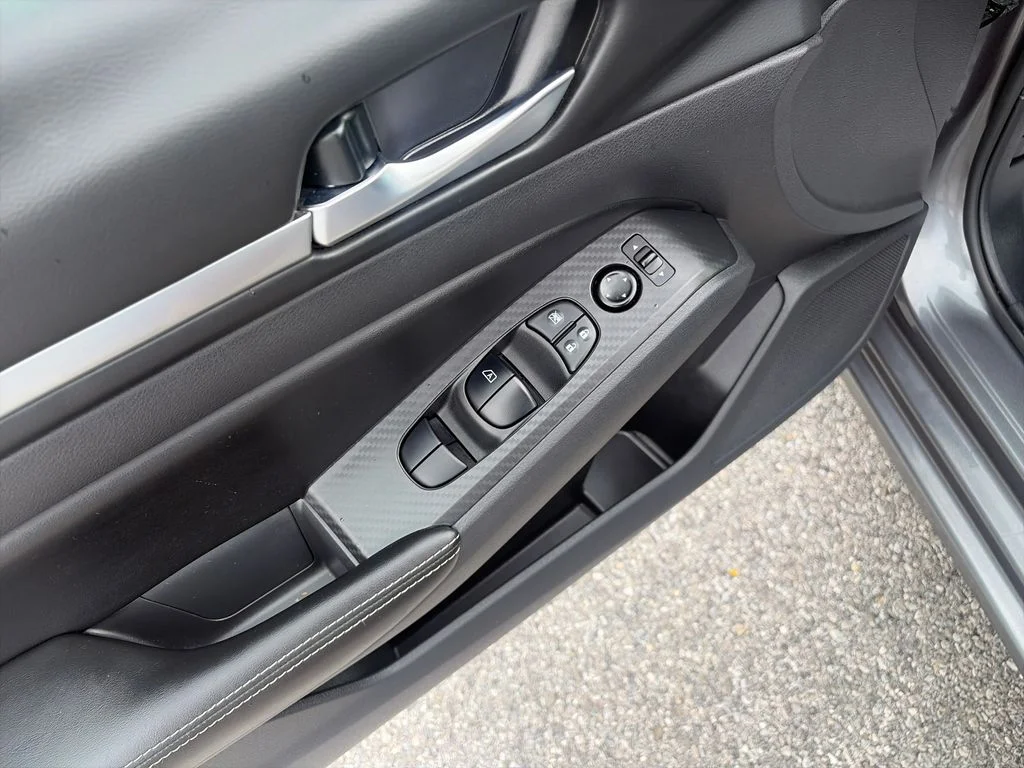 Used 2022 Gray Nissan 2.5 SV image 12