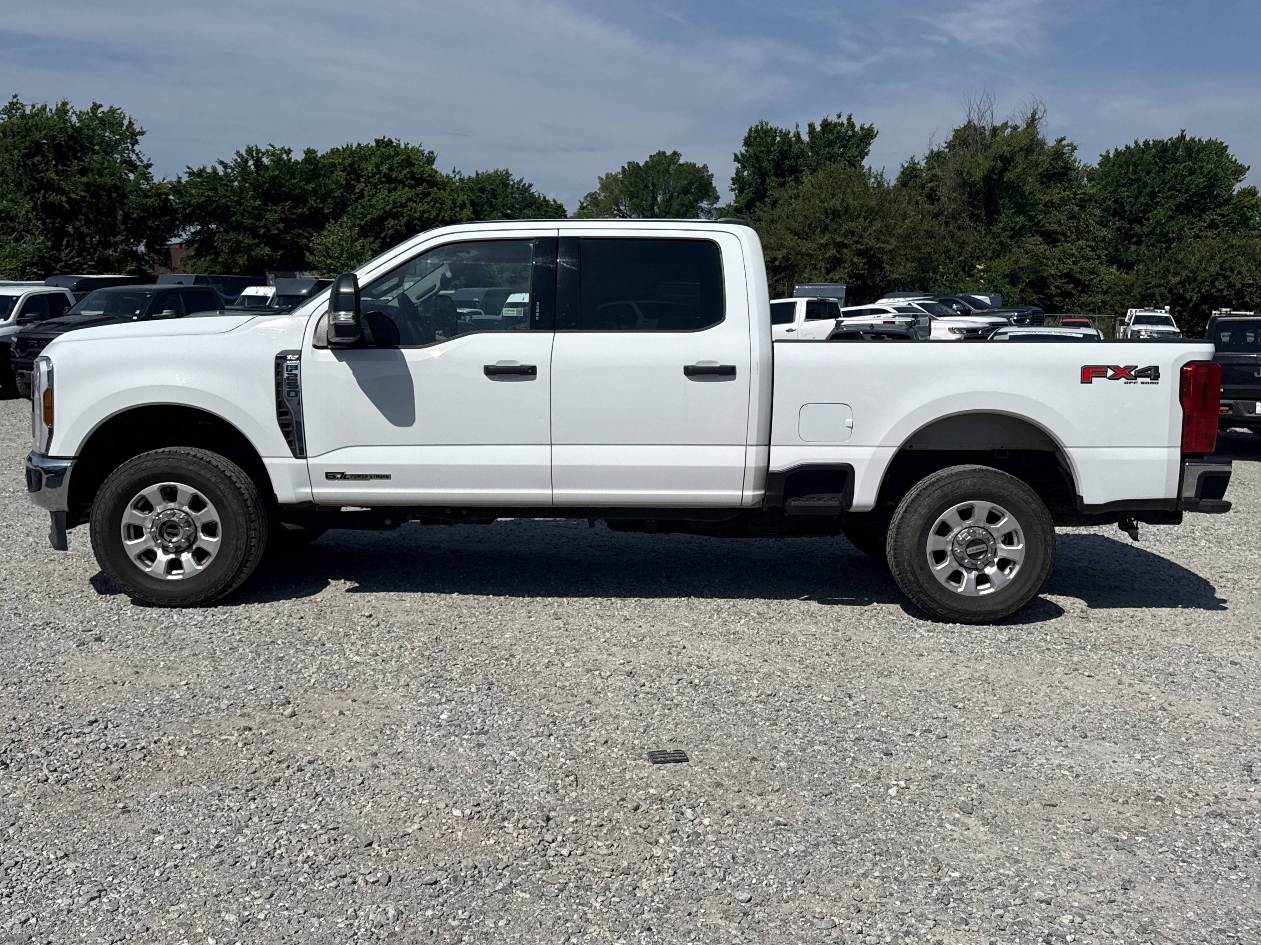 Used 2024 Oxford White Clearcoat Ford XLT 4WD image 3