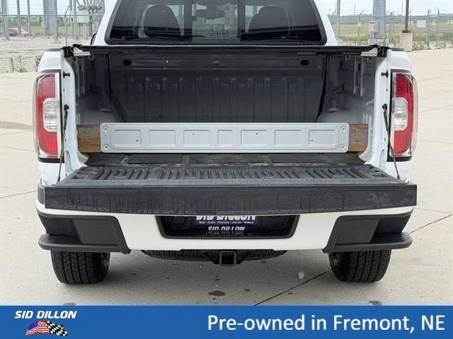 Used 2022 Summit White GMC 4WD Elevation image 6