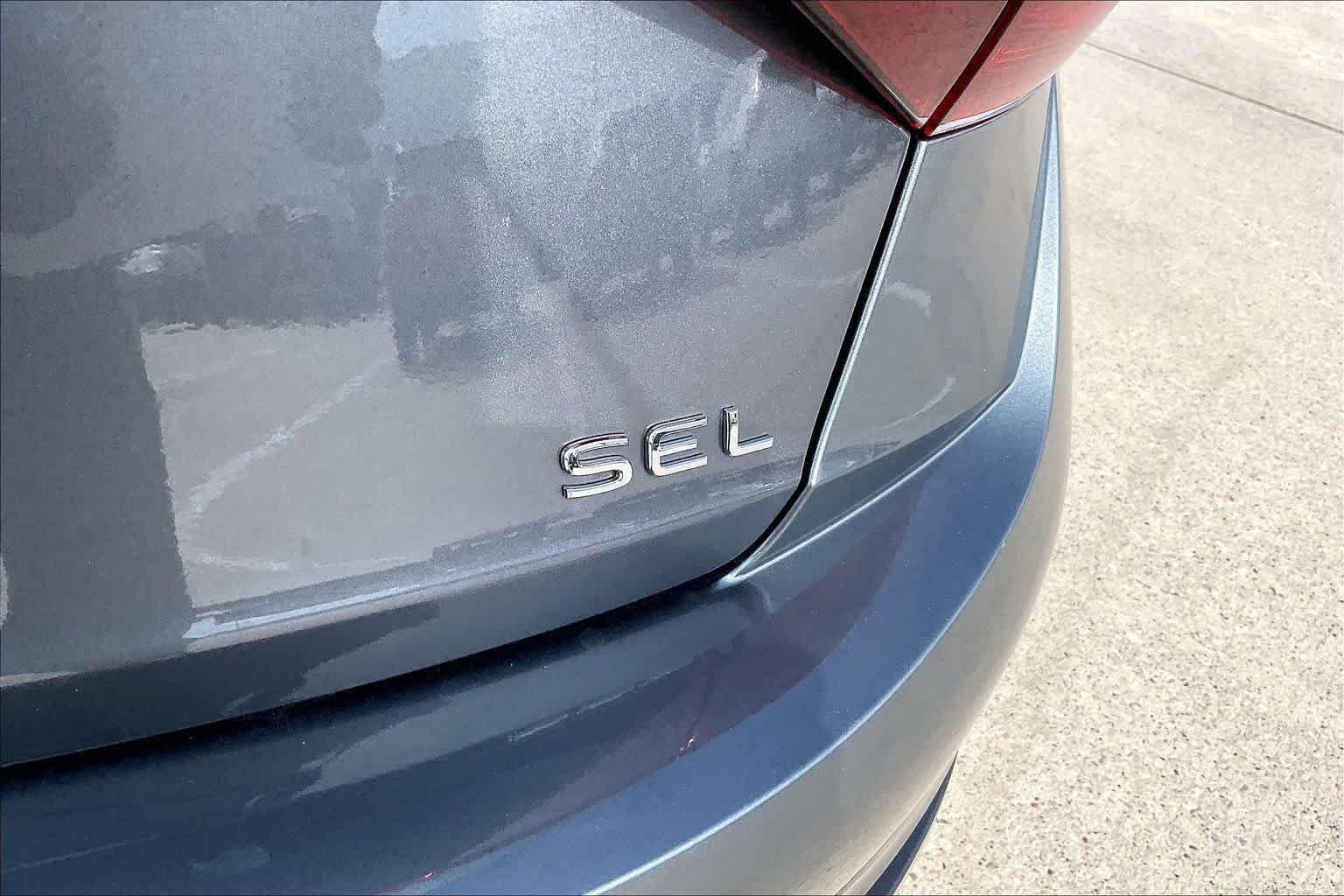 Used 2024 Platinum Gray Metallic Volkswagen SEL image 7