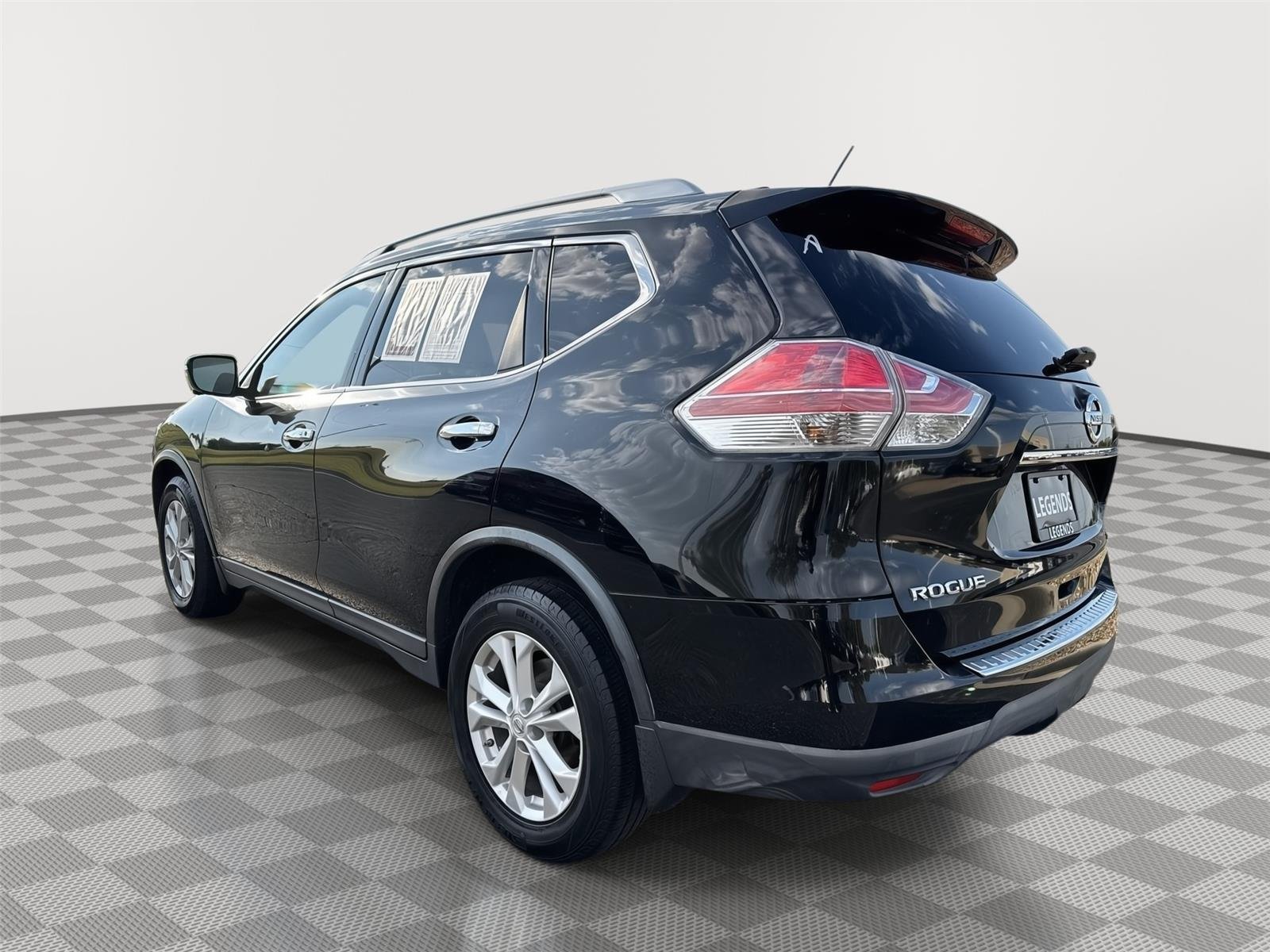 Used 2015 Super Black Nissan SV image 3