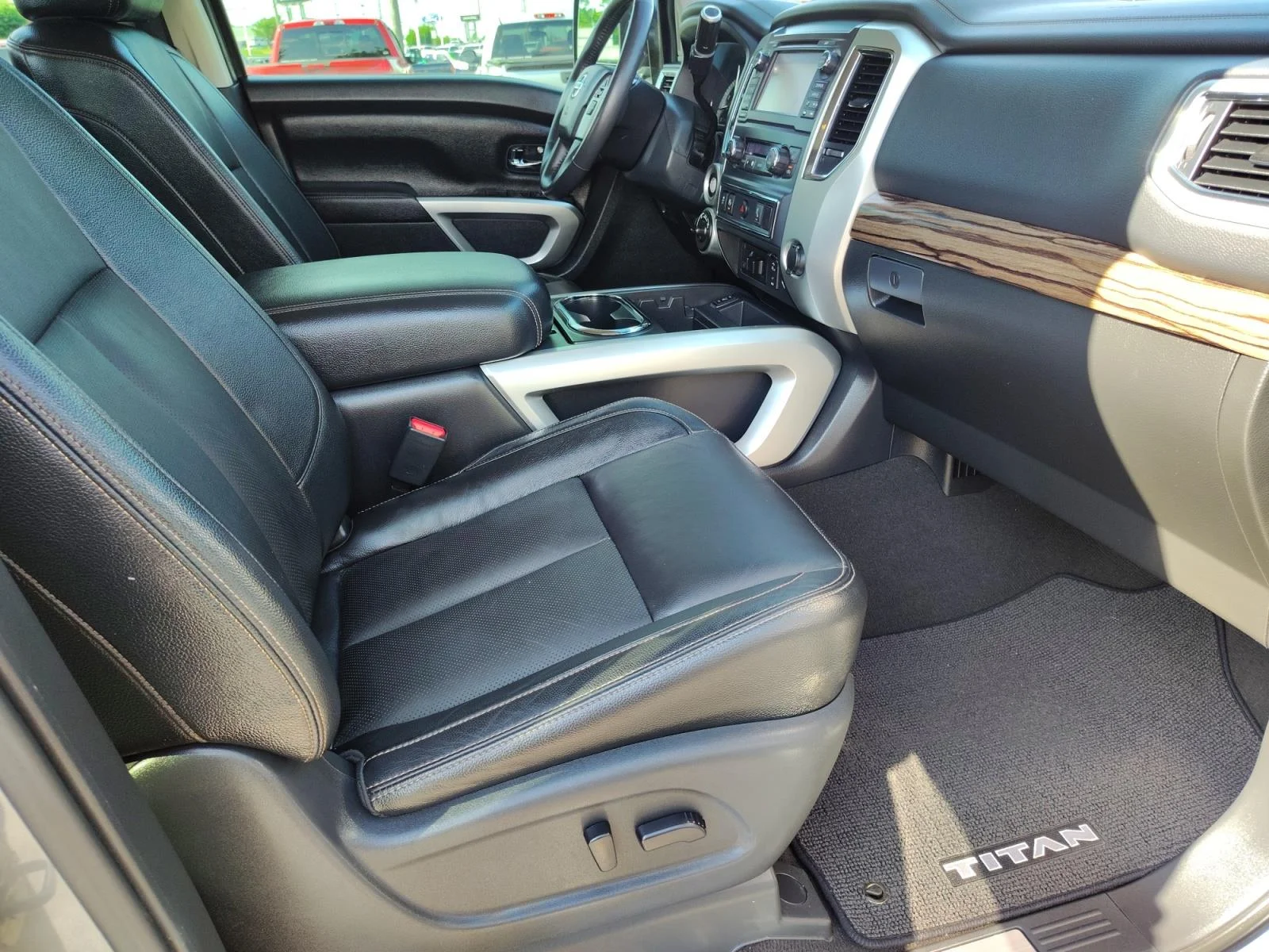 Used 2017 Gray Nissan SL image 29