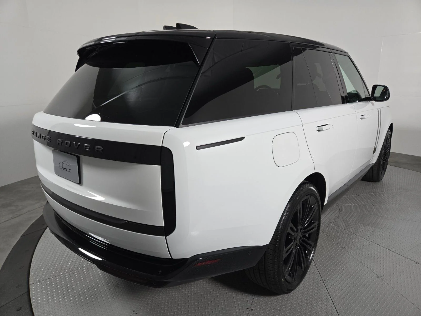 New 2026 Fuji White Land Rover SE image 2