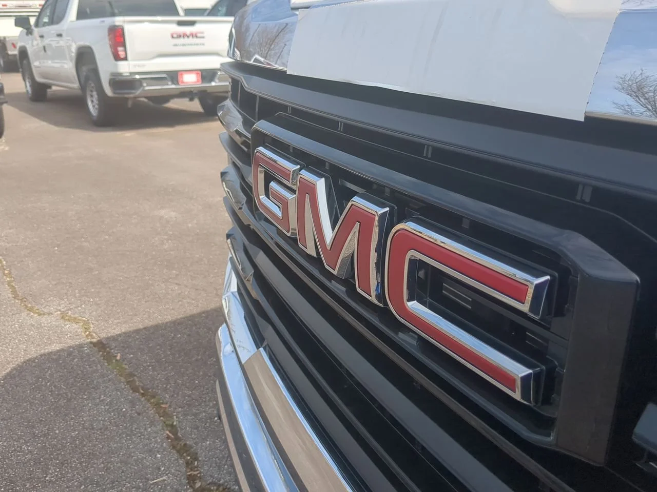 New 2026 Summit White GMC Pro image 29