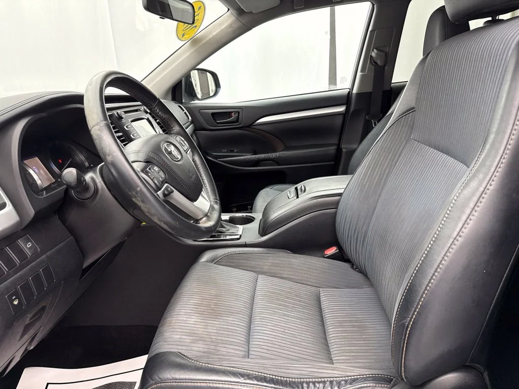 Used 2015 Gray Toyota LE Plus V6 image 15