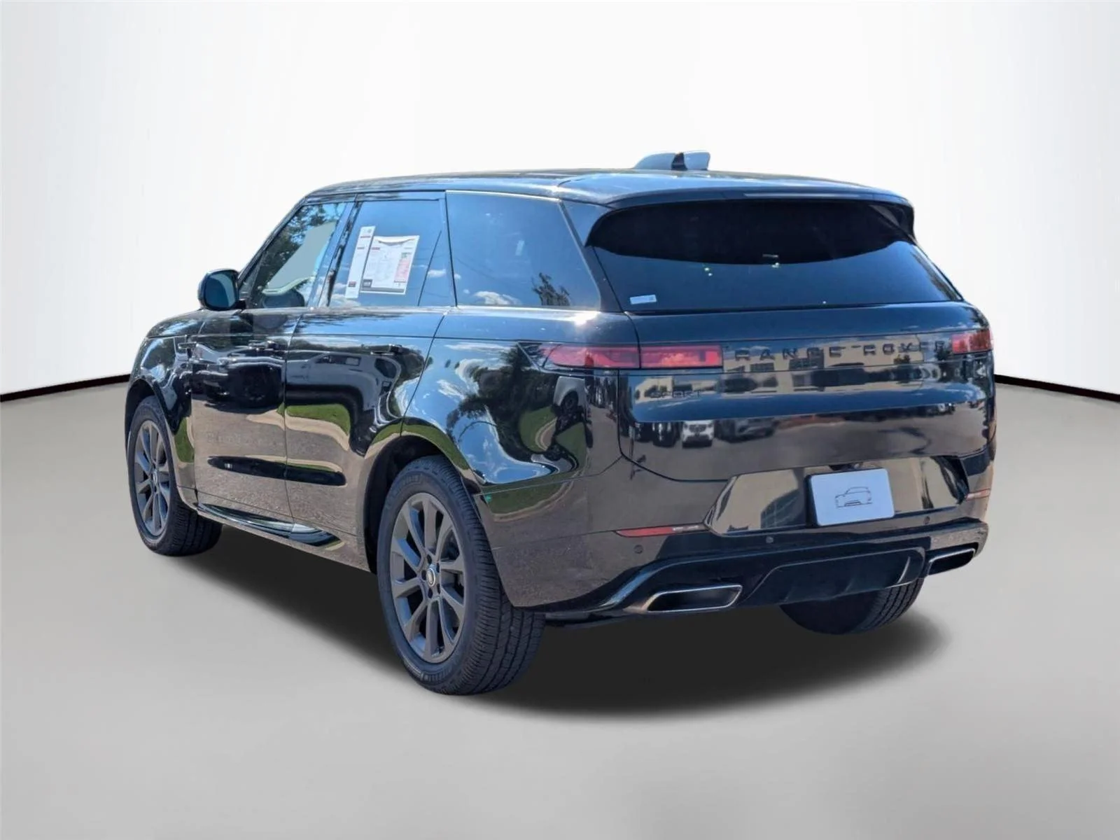 Used 2024  Land Rover Dynamic SE image 7