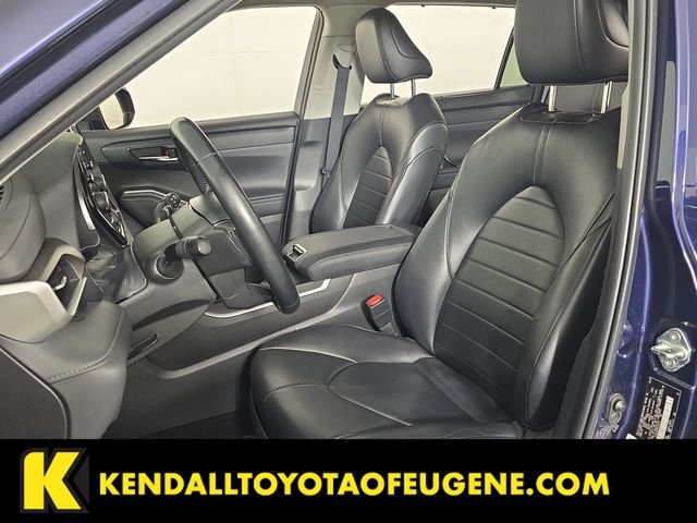 Used 2022  Toyota XLE image 23