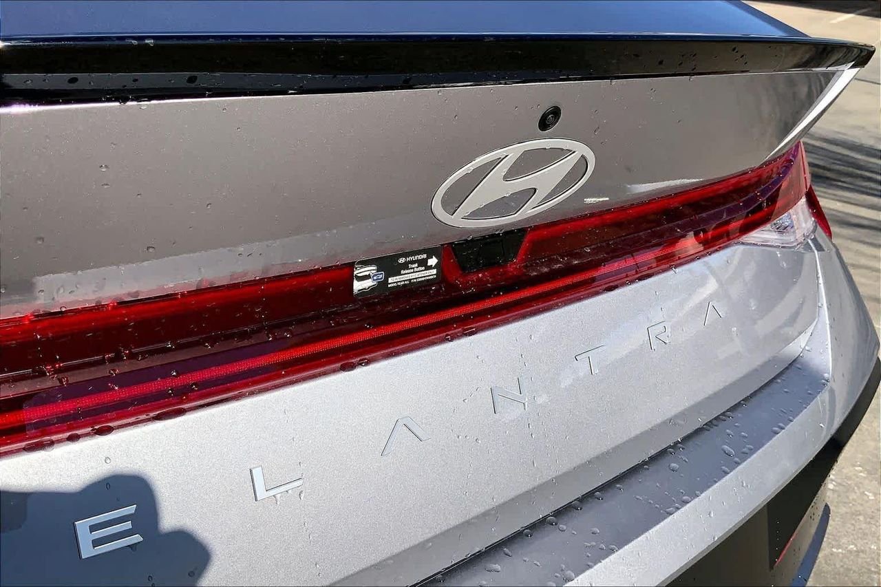 New 2026 Fluid Metal Hyundai SEL Sport Premium image 15