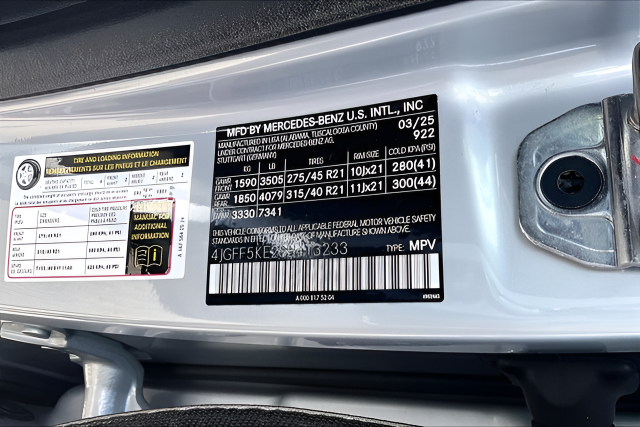 Used 2025 Silver Mercedes-Benz GLS 450 image 30