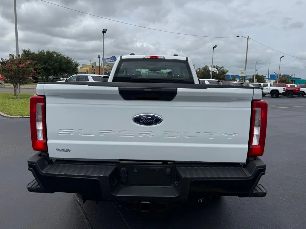 Used 2025 White Ford XL image 7