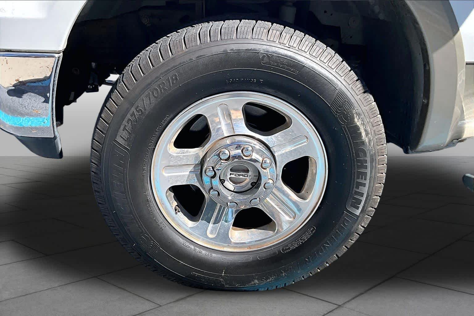 Used 2005  Ford Lariat image 10