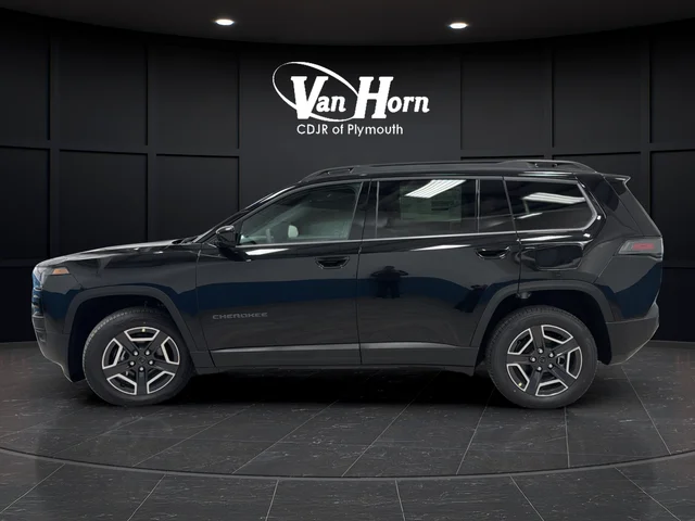 New 2026 Diamond Black Crystal Pearl-Coat Exterior Paint Jeep Laredo image 4
