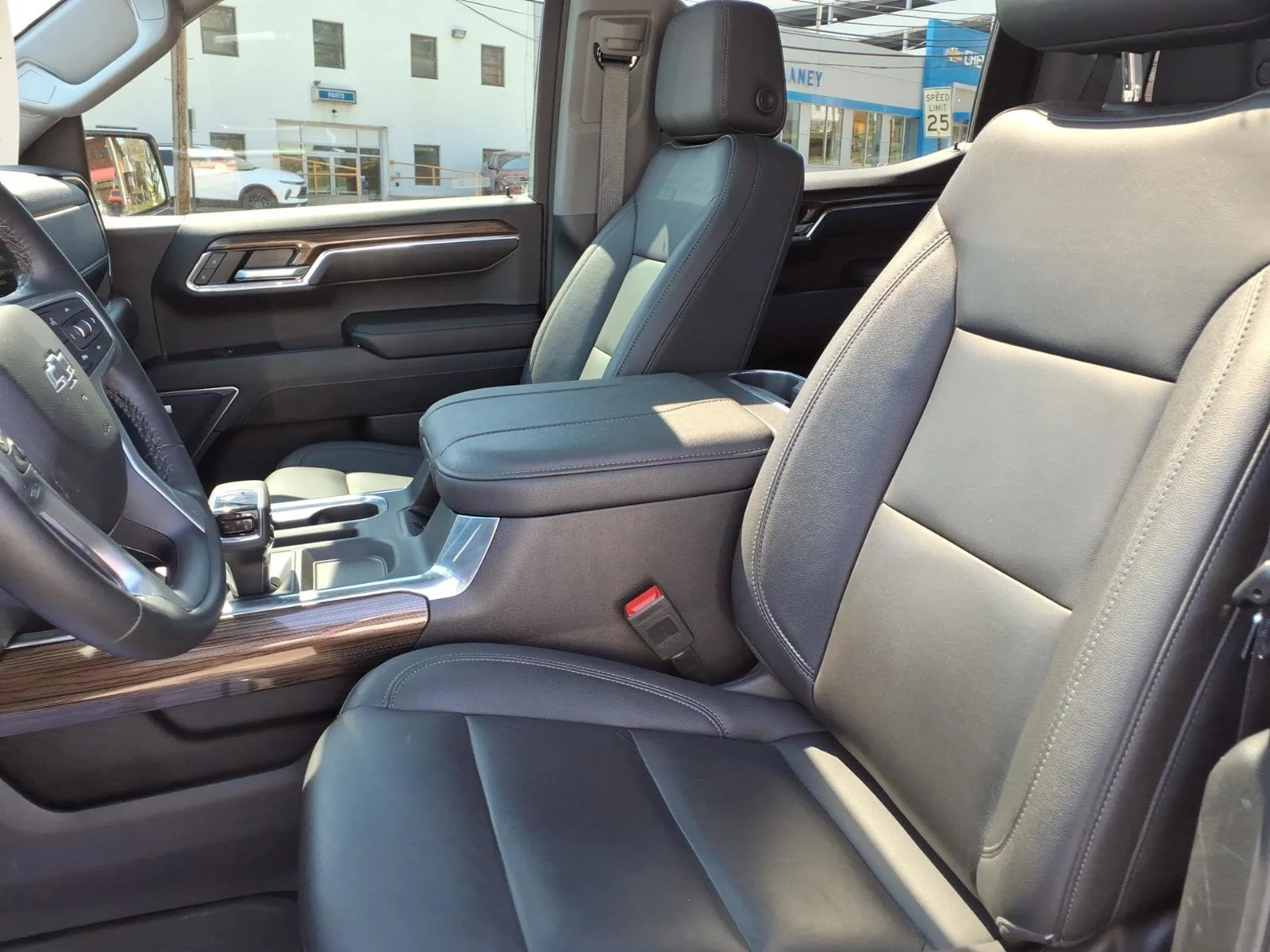 2024 Chevrolet Silverado 1500 LT Trail Boss - Photo 11