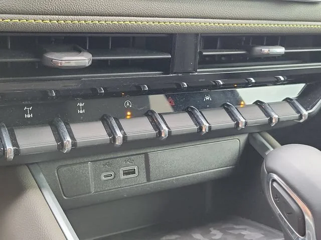 2024 Chevrolet Colorado ZR2 - Photo 33