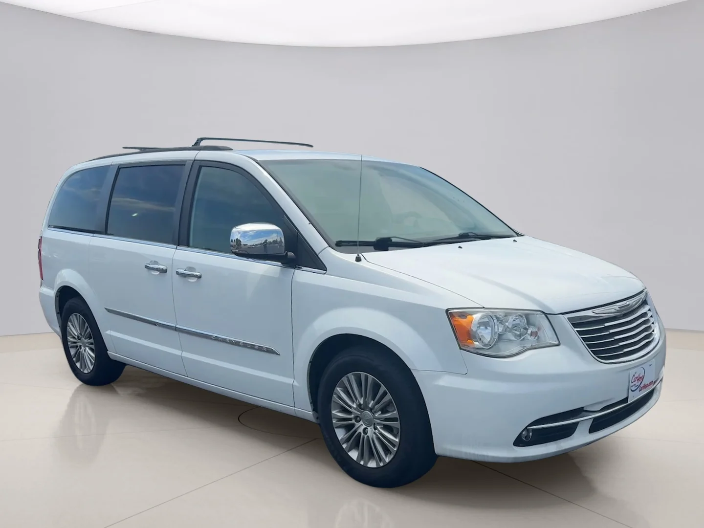 Used 2015 White Chrysler TOURING image 3