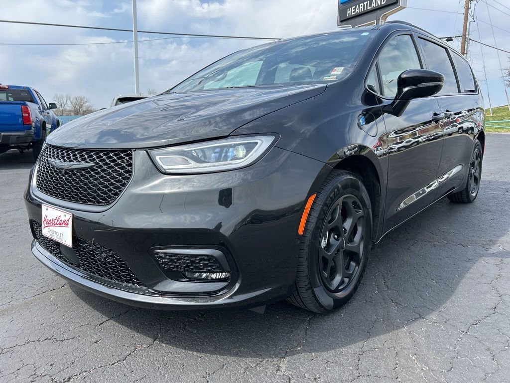2024 Chrysler Pacifica Hybrid Select Premium S-Appearance PHEV's photo