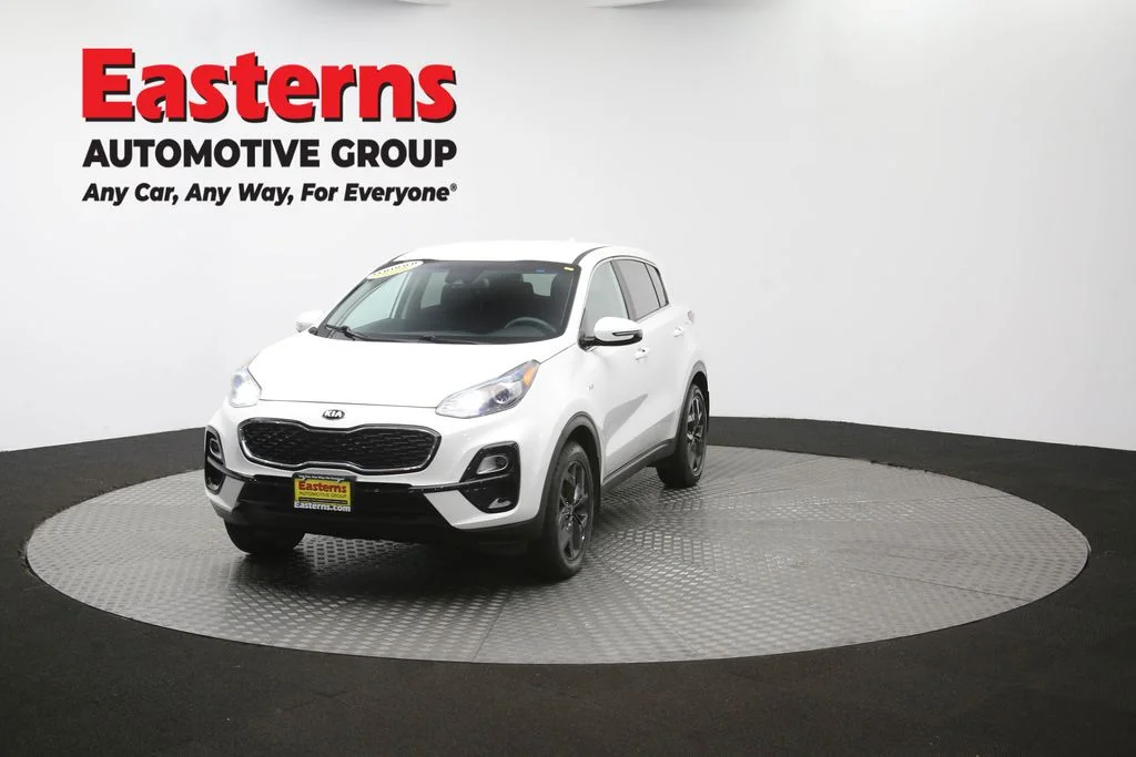 Used 2022 White Kia LX image 52